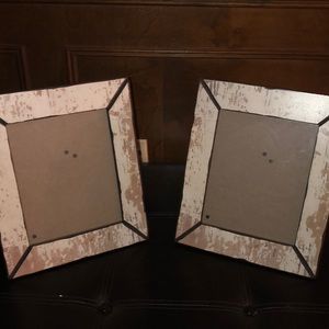 DISTRESSED PICTURE FRAMES